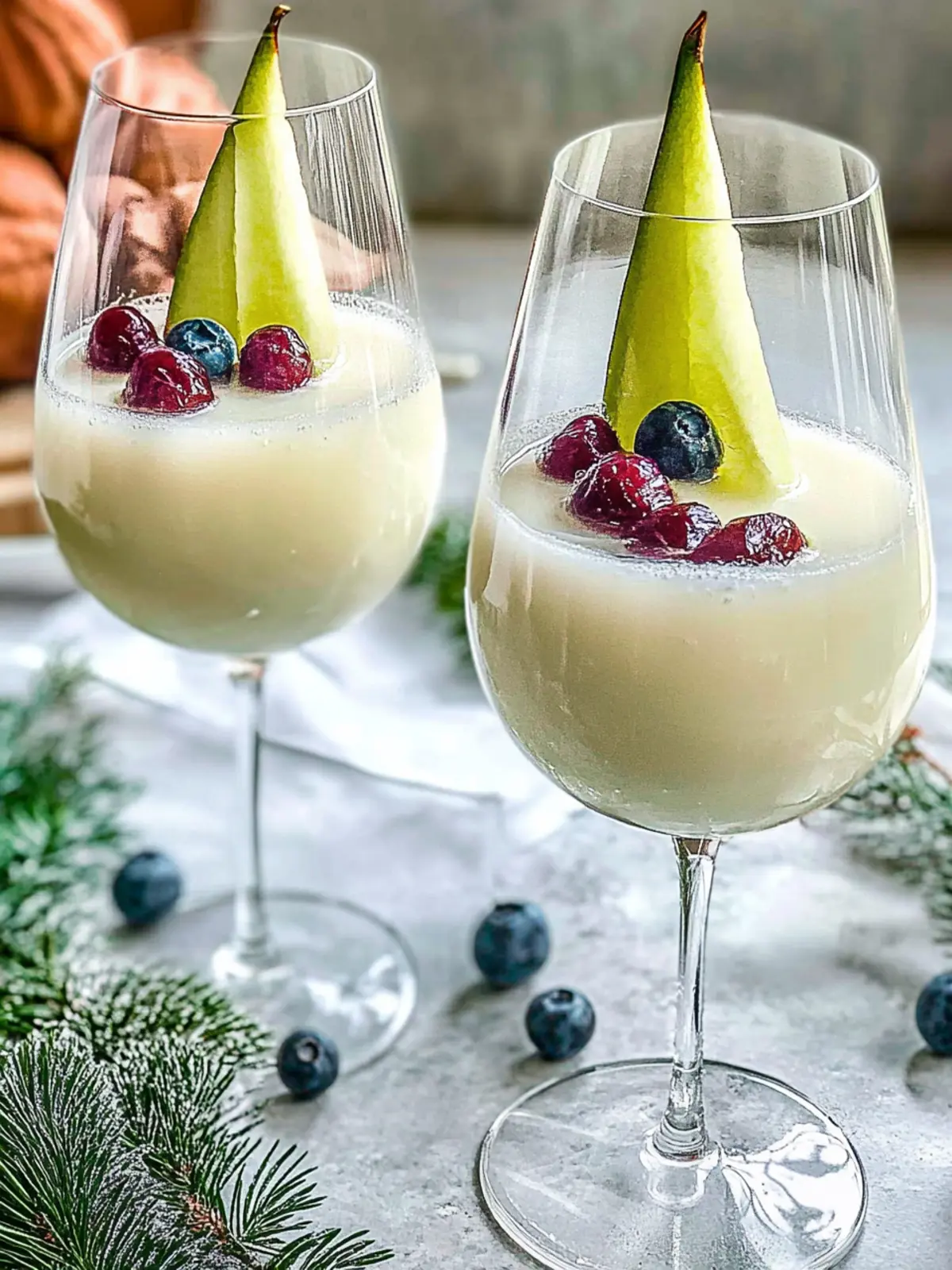 Panna cotta mit Amaretto geschmorten Birnen