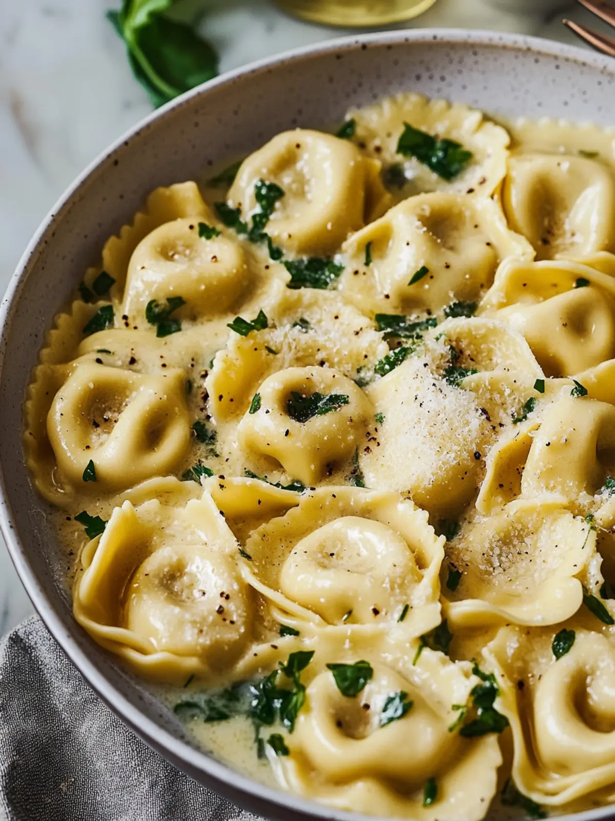 Cremige Asiago Käse Tortellini