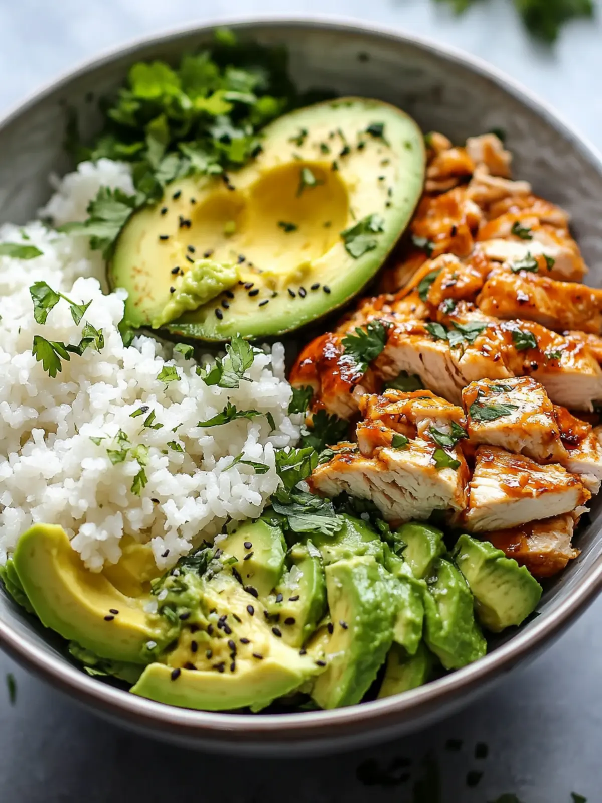 Honig-Limetten-Hähnchen & Avocado-Reisbowl